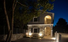 Avali Luxury Houses